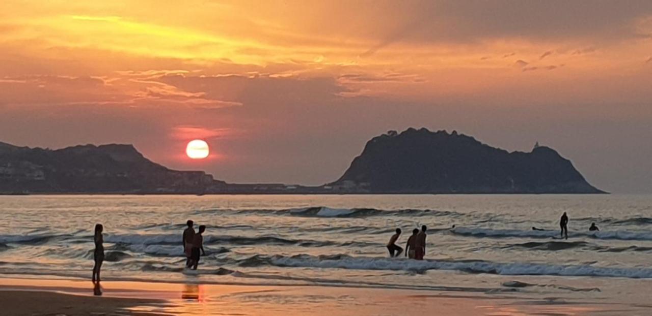 サラウツAmplio Piso En La Playa De 135 M2 Con Garajeアパートメント エクステリア 写真